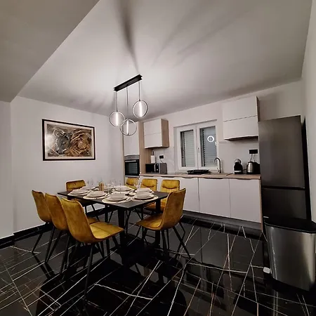 فيلة Casa Blanca Kaštel Sućurac